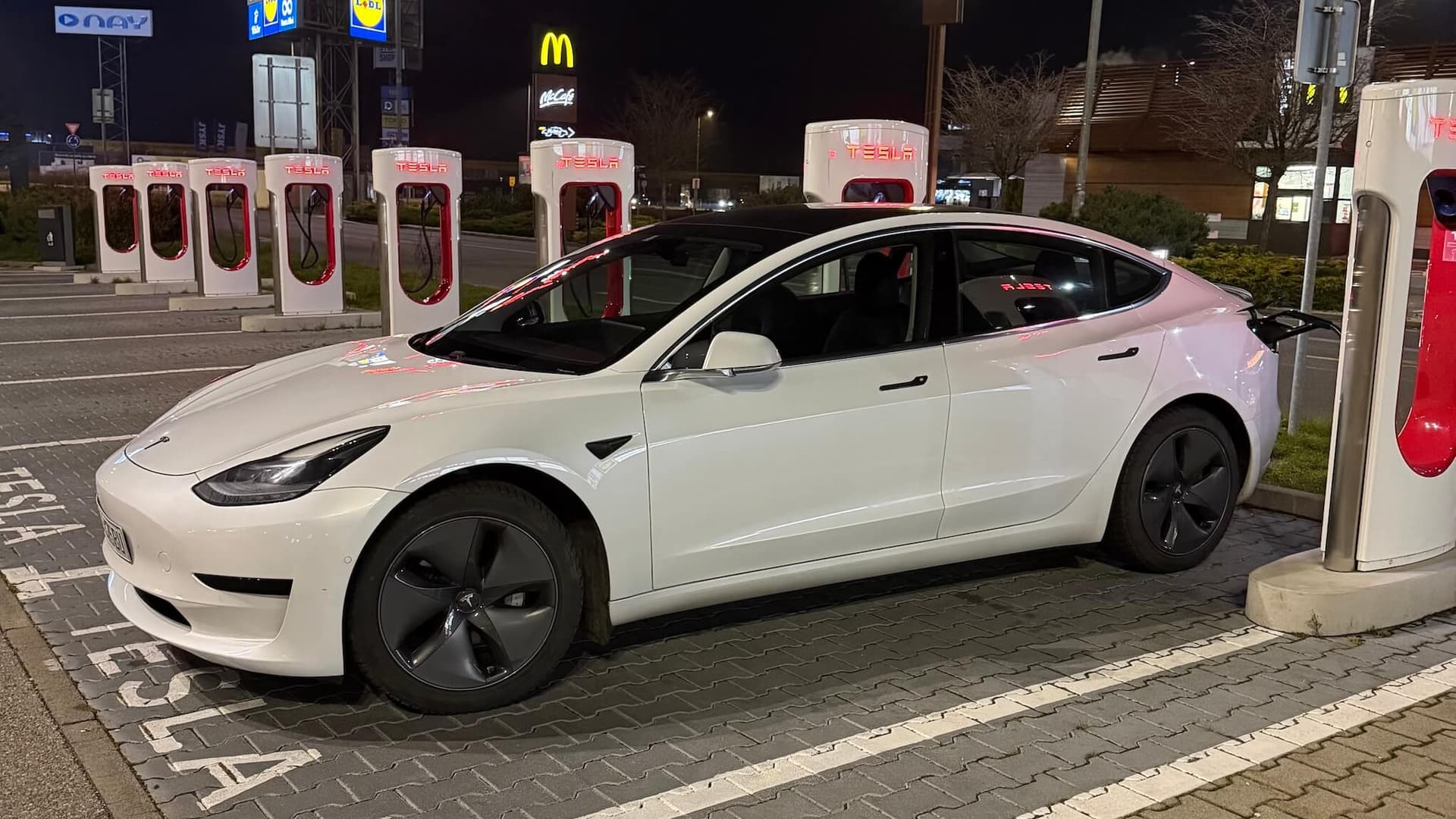 Obrázok pre Tesla otvára 6. júna prvý oficiálny servis v Bratislave
